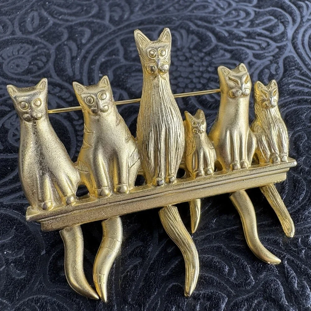 Vintage AJC Goldtone Brooch Cats Kittens On‎ A Fence Dangling Tails Pin Signed